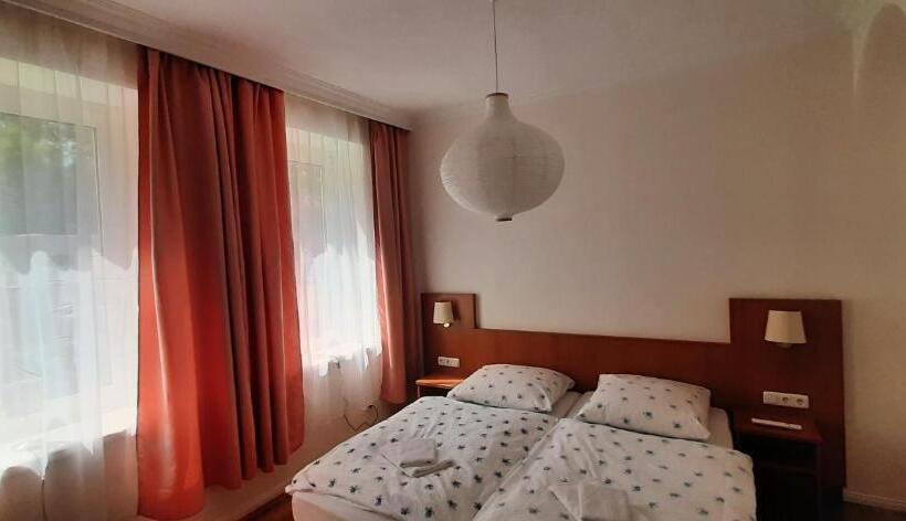 标准间, Schillers Landhaus