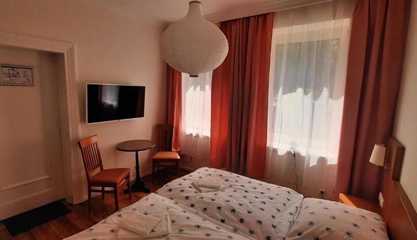 标准间, Schillers Landhaus