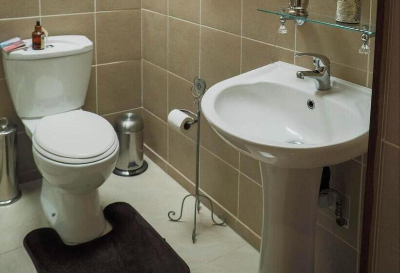 חדר משפחתי בסיסי, Tuscan Rose