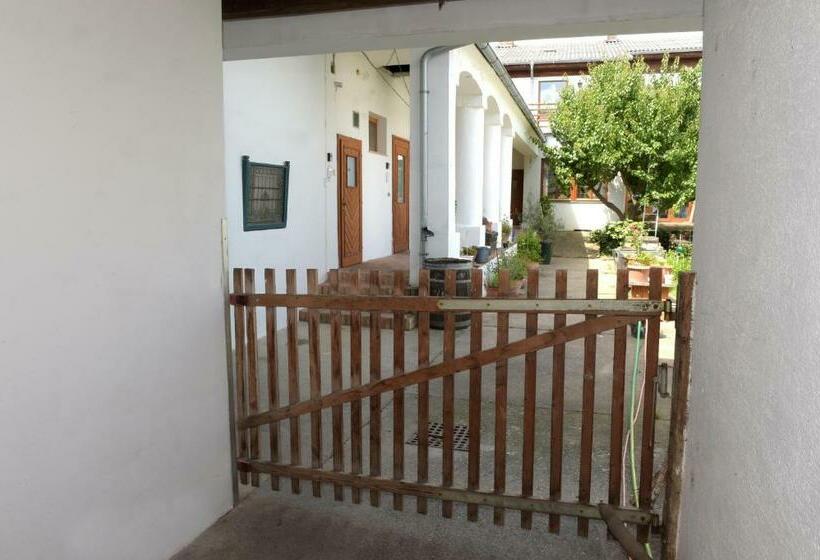 标准房带园景, Weingut Martinshof