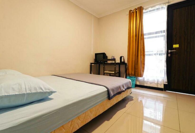 Quarto Estandar, Wisma Surya
