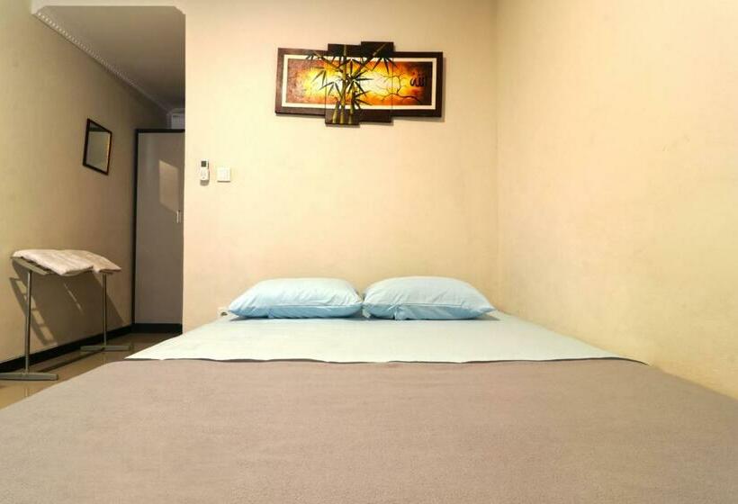 Quarto Estandar, Wisma Surya