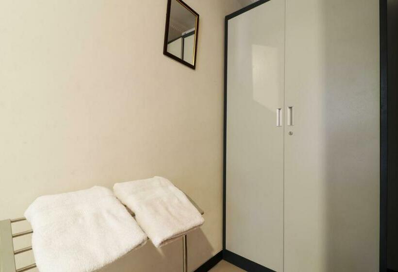 Quarto Estandar, Wisma Surya