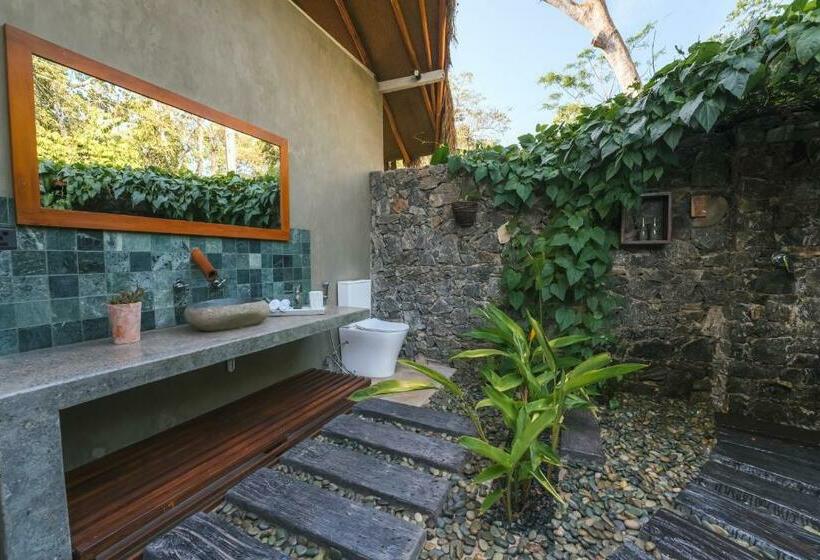 带泳池观景的豪华房, The Jungalows