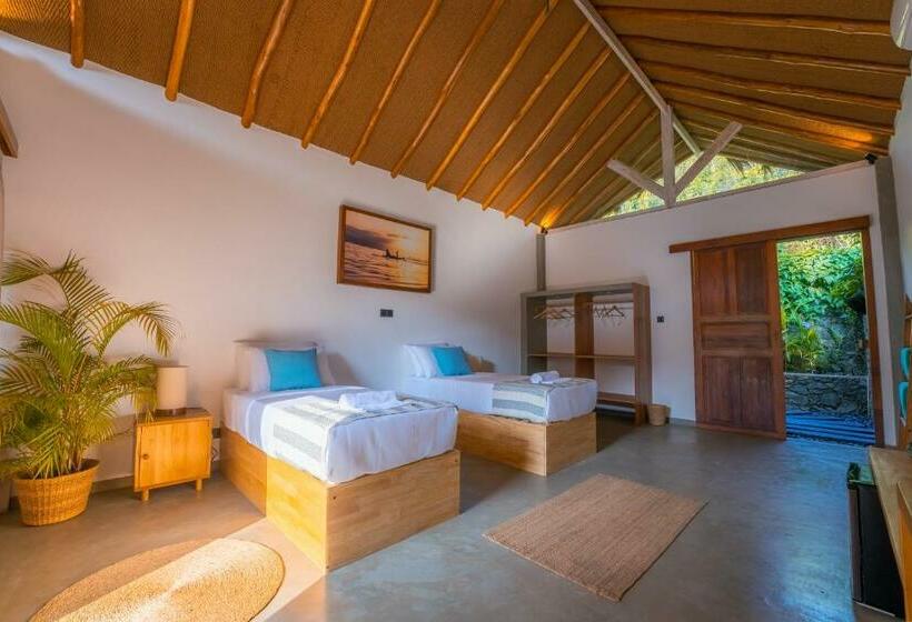 带泳池观景的豪华房, The Jungalows