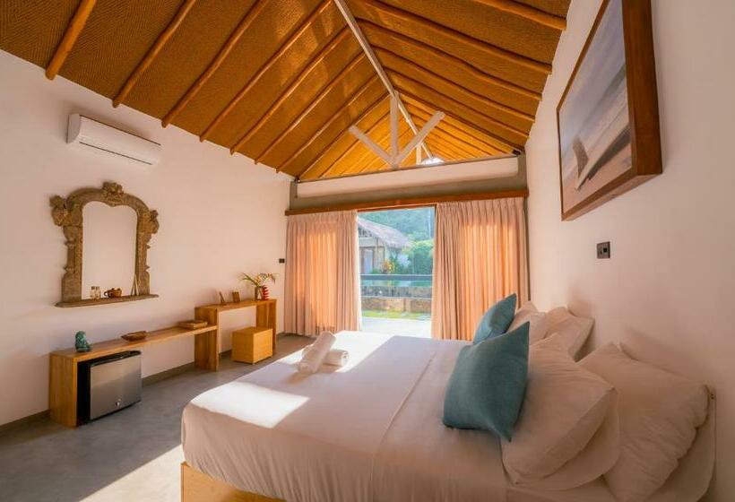 标准间带游泳池, The Jungalows