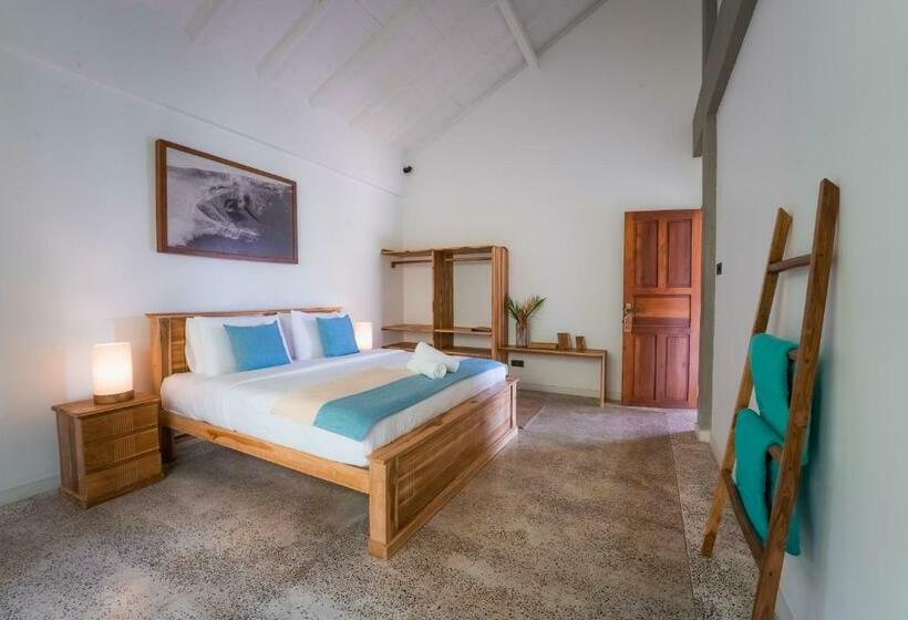 带共用浴室的标准房间, The Jungalows