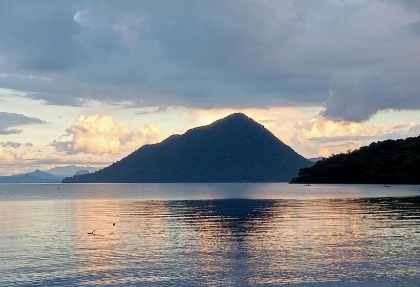 סוויטה נוף לבריכה, Baywalk Suites Batangas