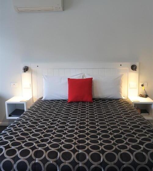 חדר דלוקס, Harden Country Motel