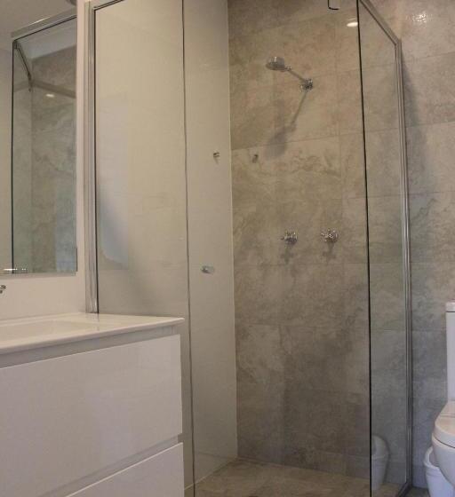 חדר דלוקס, Harden Country Motel