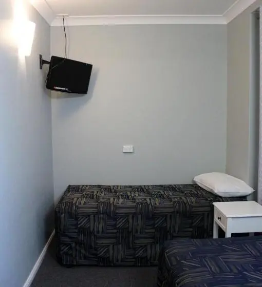 Perhesviitti, Harden Country Motel