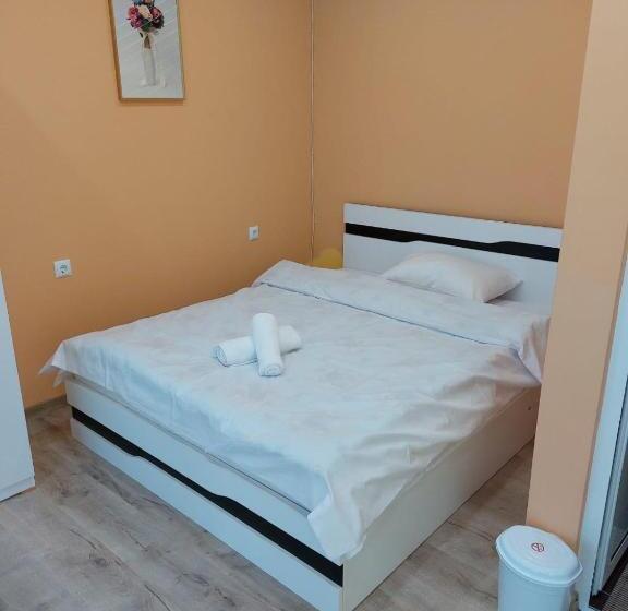 غرفة قياسية مزوَّدة بشُرفة, Gazi