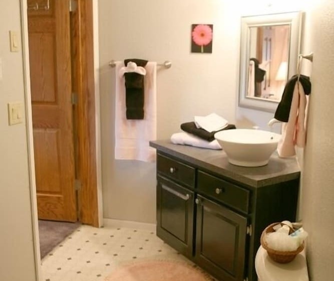 غرفة قياسية, Sawin  Logs Inn