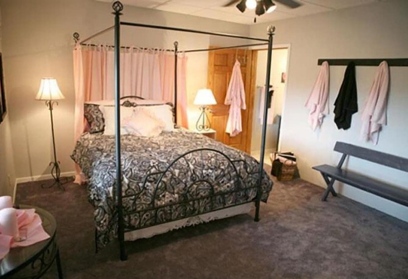 غرفة قياسية, Sawin  Logs Inn