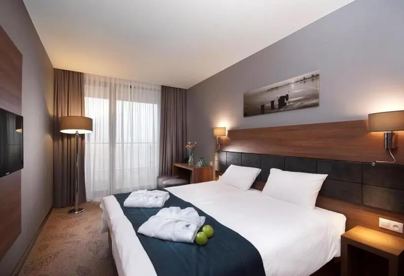 レイクビュースタンダードルーム, Navigator Hotel I Konferencje