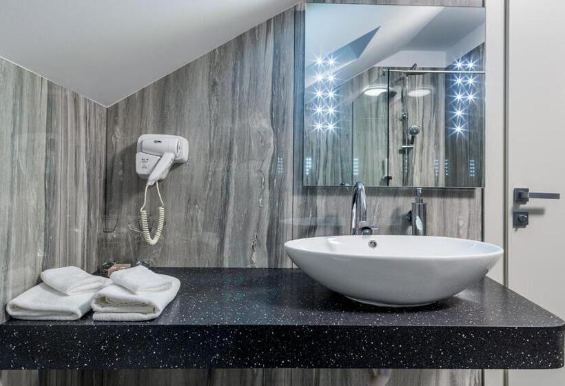 수피리어 룸, Bitoraj Fužine