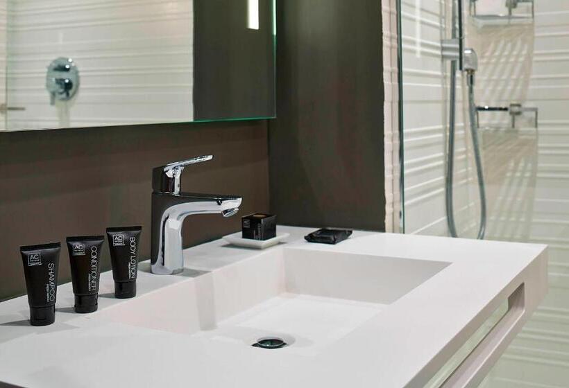 带大床的标准间, Ac Hotel By Marriott Miami Beach