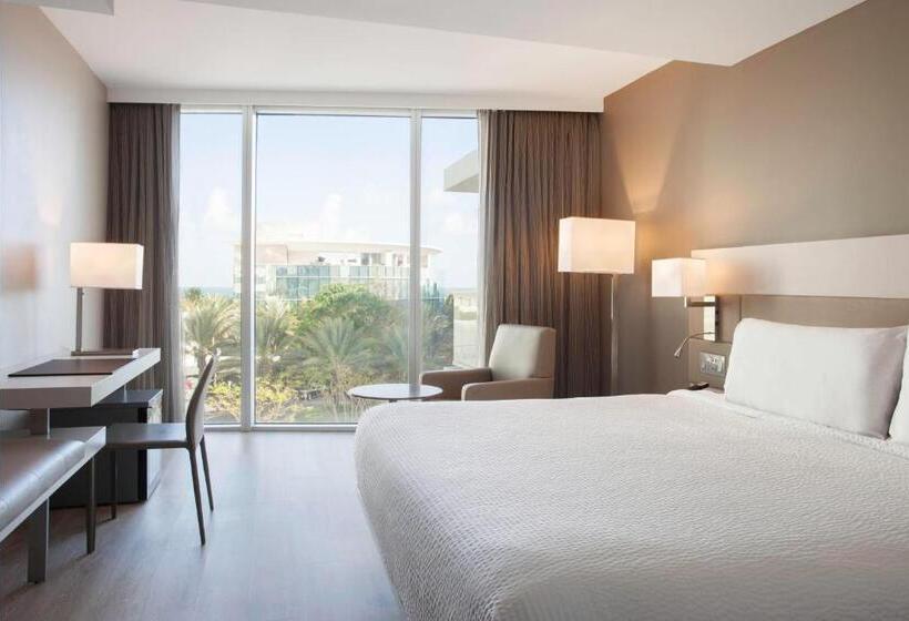 带大床的标准间, Ac Hotel By Marriott Miami Beach