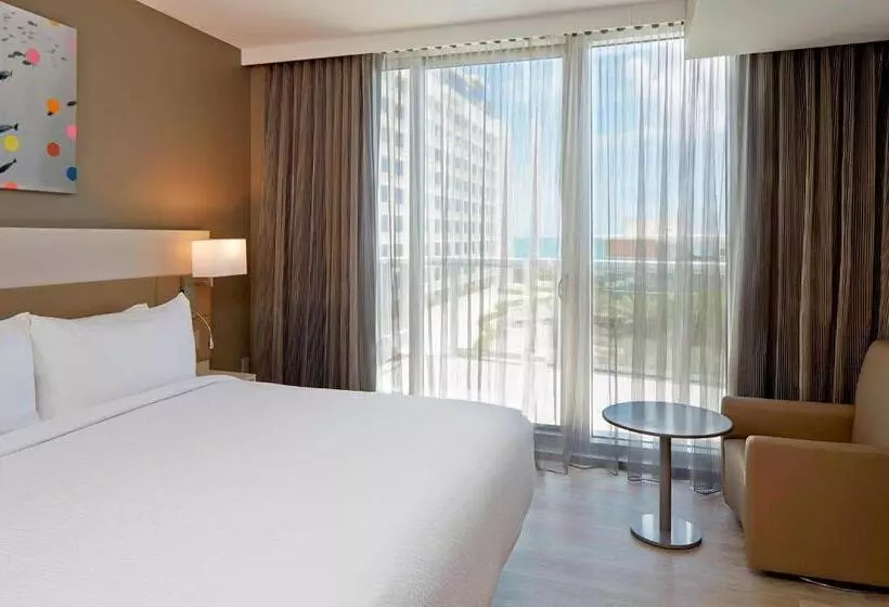 オーシャンビュースタンダードルームバルコニー付き, Ac Hotel By Marriott Miami Beach