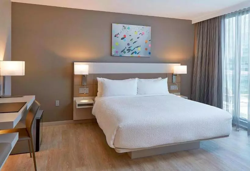 オーシャンビュースタンダードルームバルコニー付き, Ac Hotel By Marriott Miami Beach