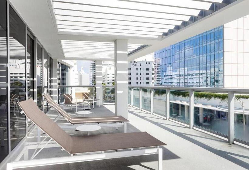 带大床的套房, Ac Hotel By Marriott Miami Beach