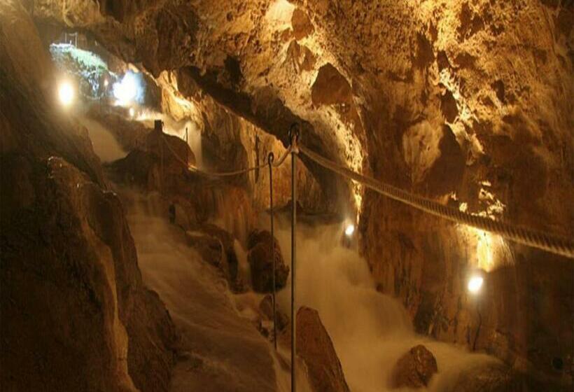 آپارتمان 3 خوابه, Apartamentos Villanua 3000