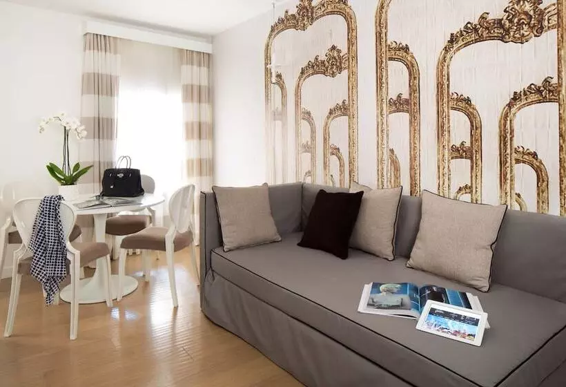 سوییت جونیور, Via Del Corso Home Roma