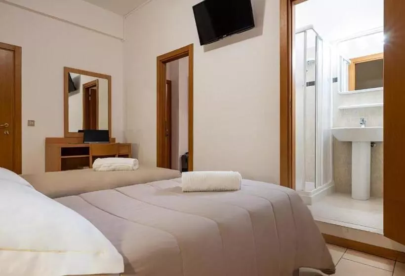 اتاق لوکس چهار تخته, Amadei Hotel Figaro & Apartments