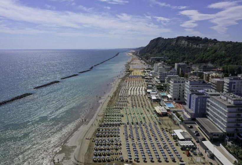 Студия Стандарт, Amadei Hotel Figaro & Apartments