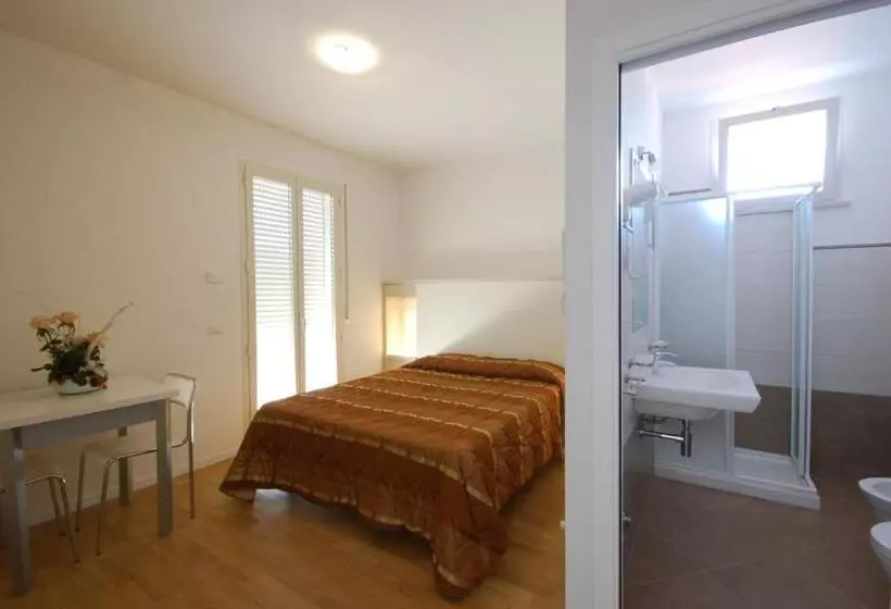 استودیوی استاندارد, Amadei Hotel Figaro & Apartments