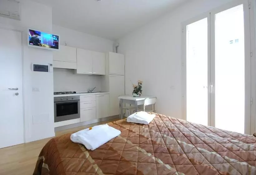 استودیوی استاندارد, Amadei Hotel Figaro & Apartments