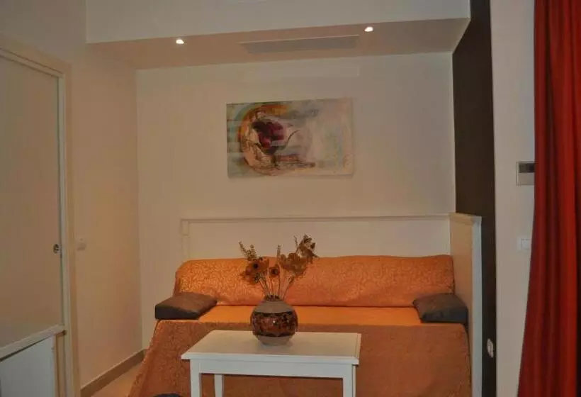 Camera Familiare, Centova
