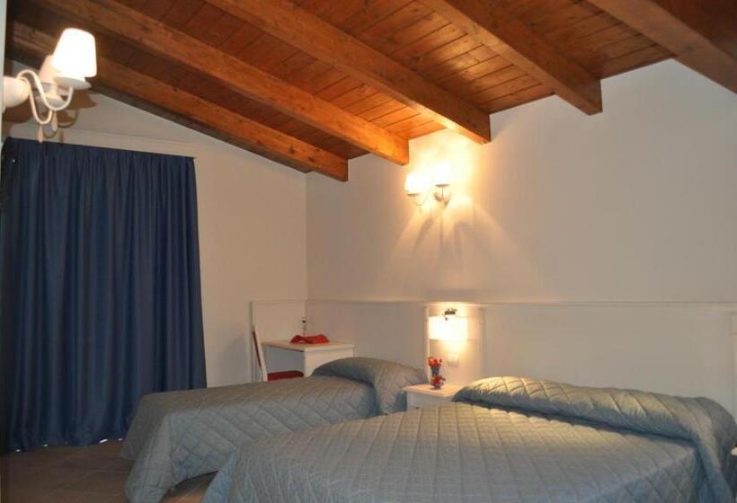 Chambre Familiale, Centova