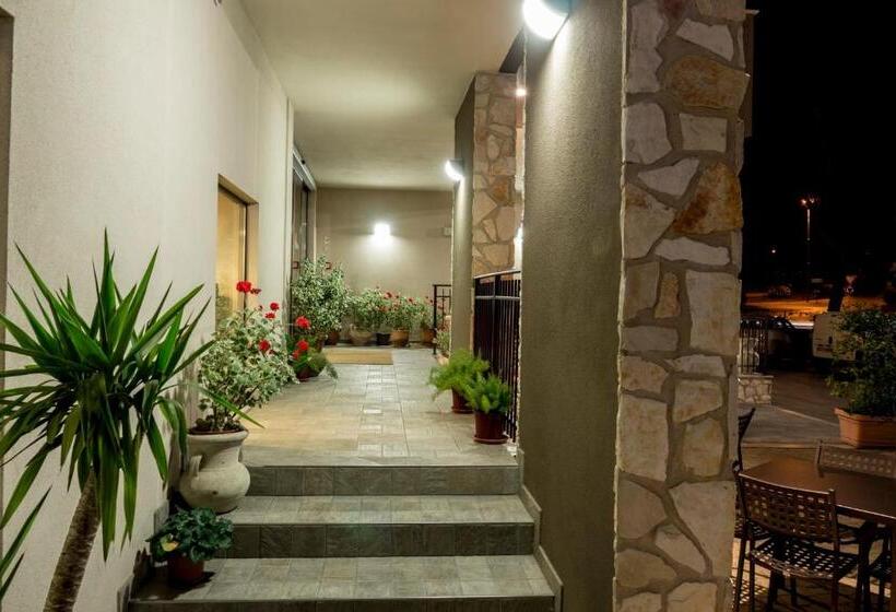 Chambre Familiale, Centova