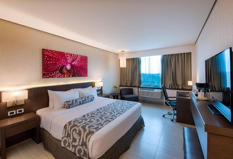 이그제큐티브 룸 킹사이즈 침대, Crowne Plaza Airport, An Ihg