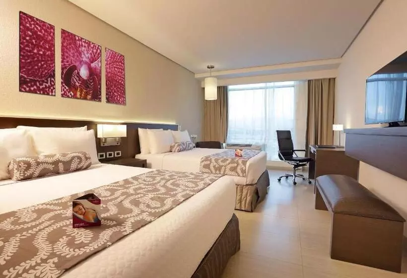 اتاق لوکس, Crowne Plaza Airport, An Ihg