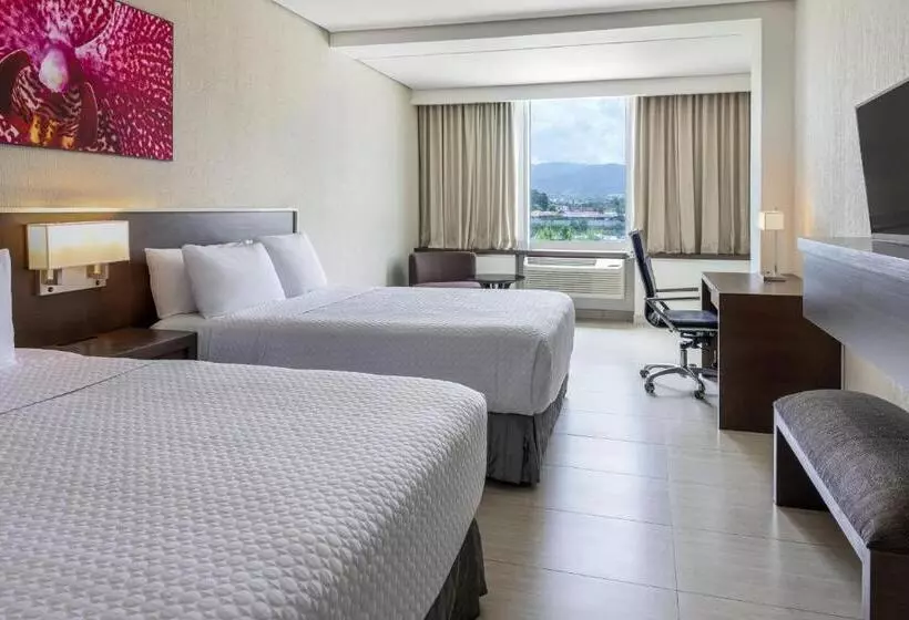 اتاق استاندارد, Crowne Plaza Airport, An Ihg