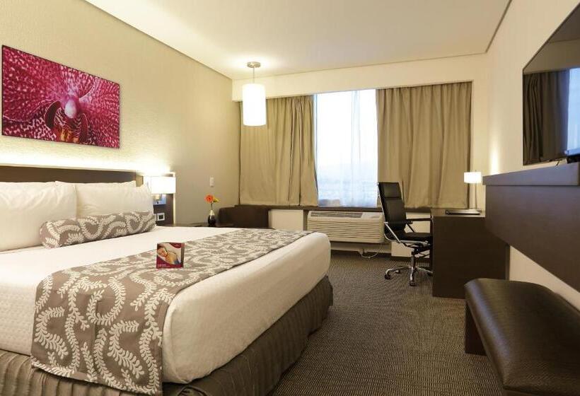 스탠다드 룸 킹사이즈 침대, Crowne Plaza Airport, An Ihg