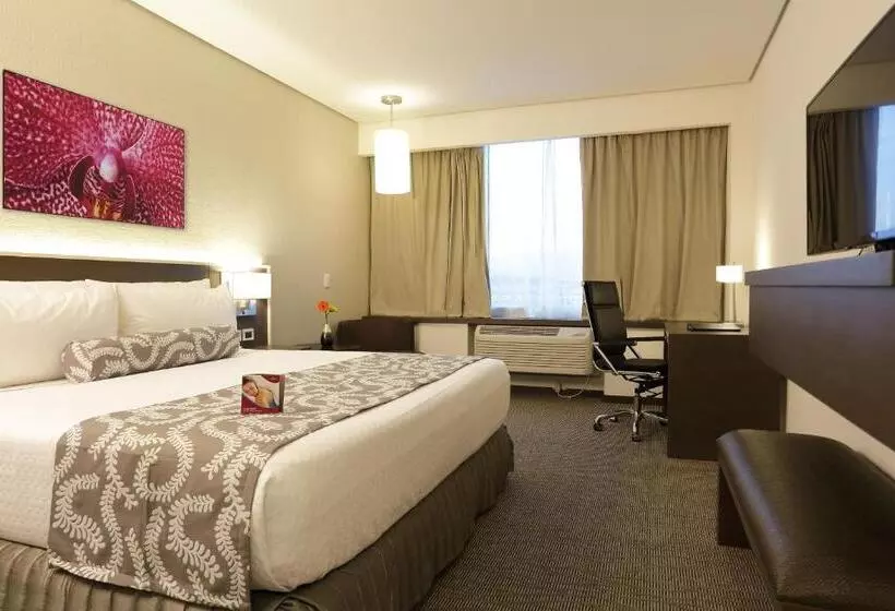 اتاق لوکس با تخت بزرگ, Crowne Plaza Airport, An Ihg