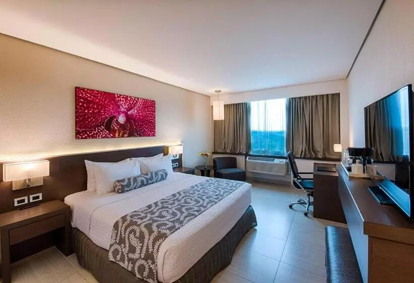 اتاق لوکس با تخت بزرگ, Crowne Plaza Airport, An Ihg