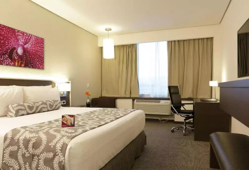 اتاق اجرایی با تخت بزرگ, Crowne Plaza Airport, An Ihg