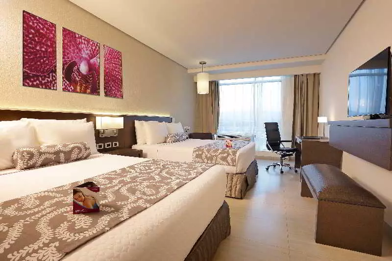 اتاق لوکس, Crowne Plaza Airport, An Ihg