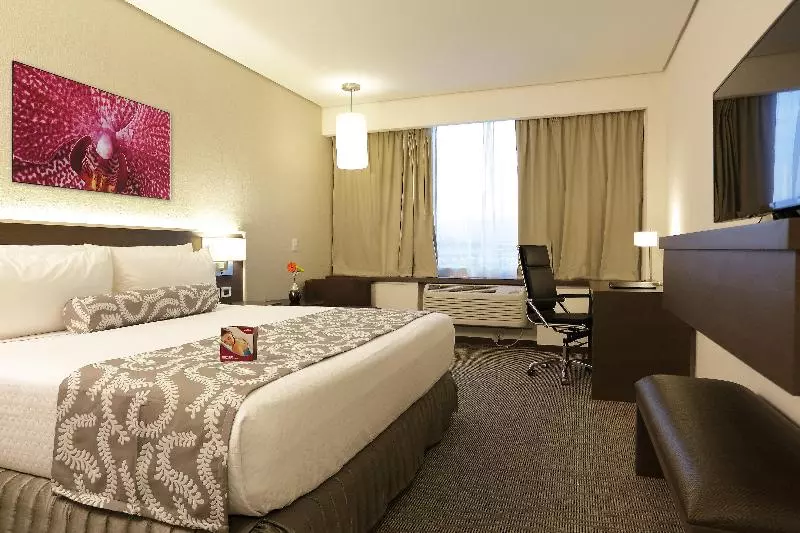 اتاق لوکس با تخت بزرگ, Crowne Plaza Airport, An Ihg