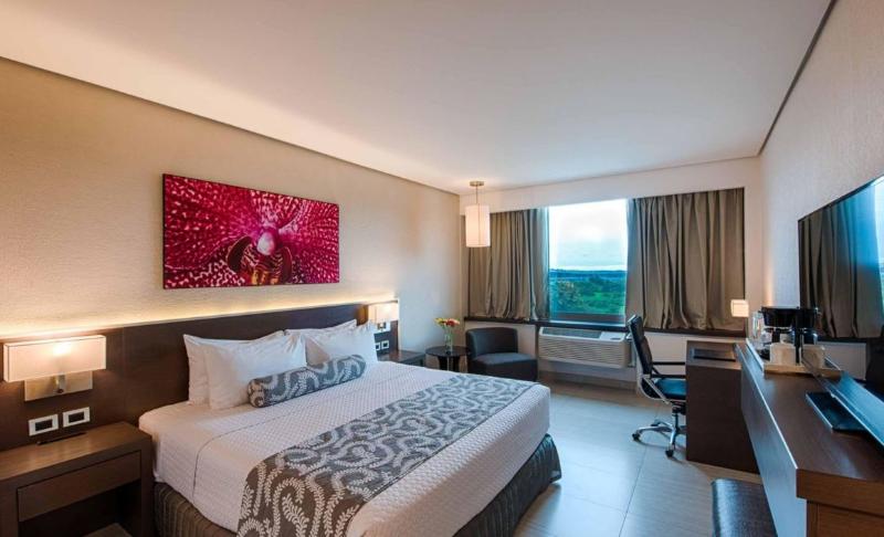 스탠다드 룸 킹사이즈 침대, Crowne Plaza Airport, An Ihg