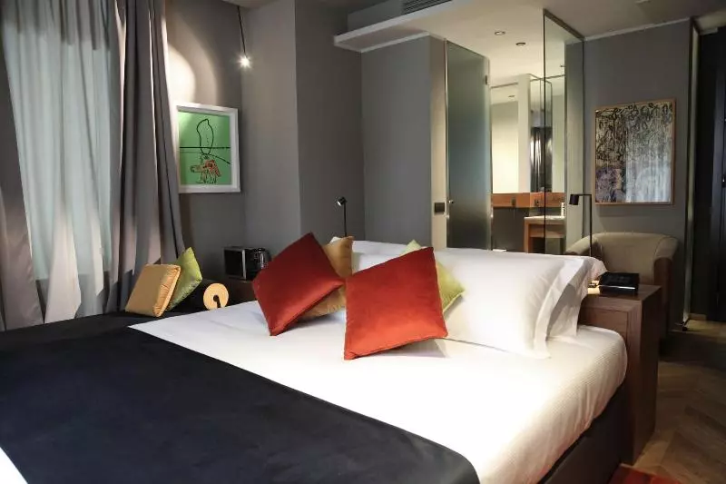 اتاق لوکس, Crowne Plaza Airport, An Ihg