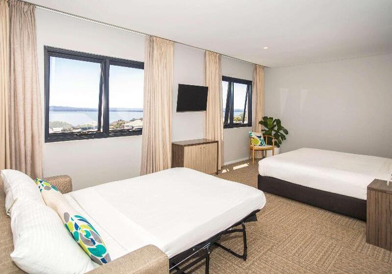 חדר משפחתי, Ibis Styles The Entrance