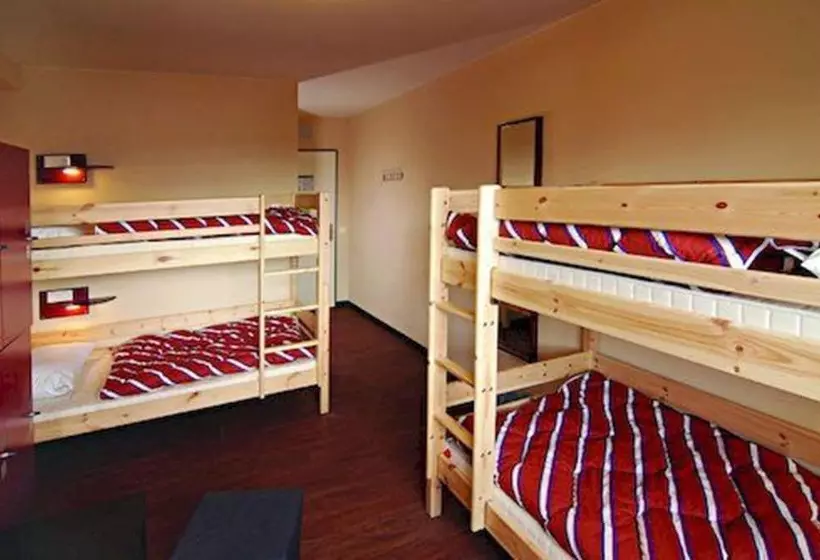 ルームシェアのワンベッド, Jasmine Family Hostel