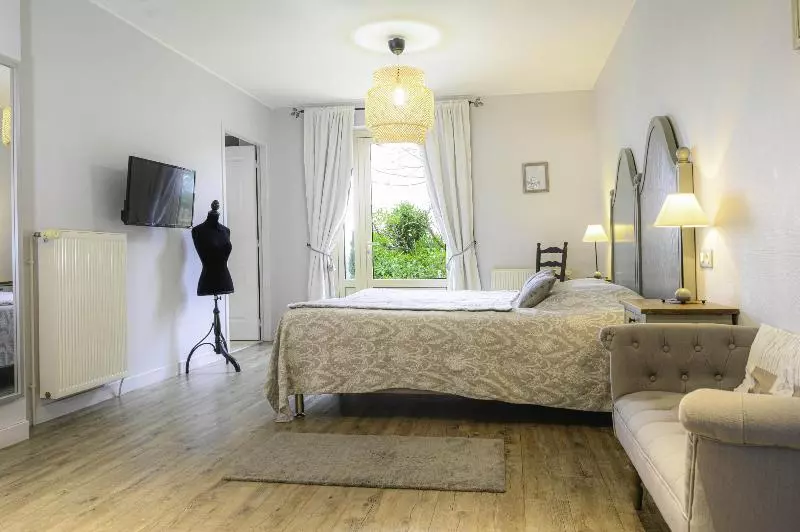 ファミリールーム, Hôtel Restaurant Les Collines