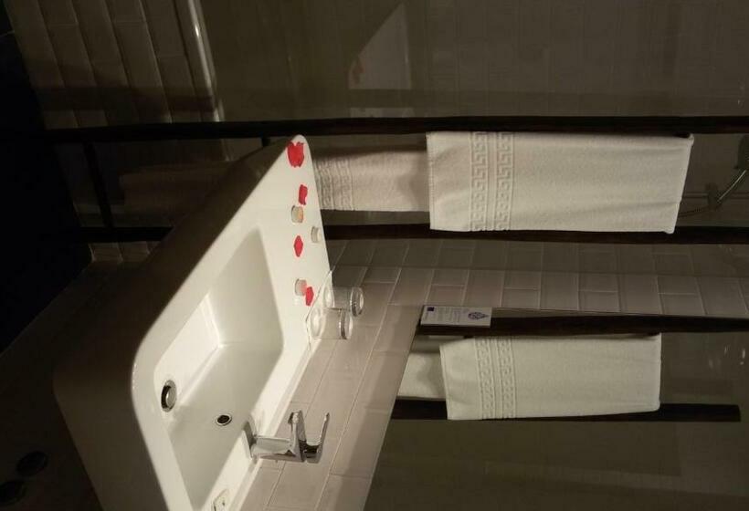 غرفة قياسية, Lousada Country