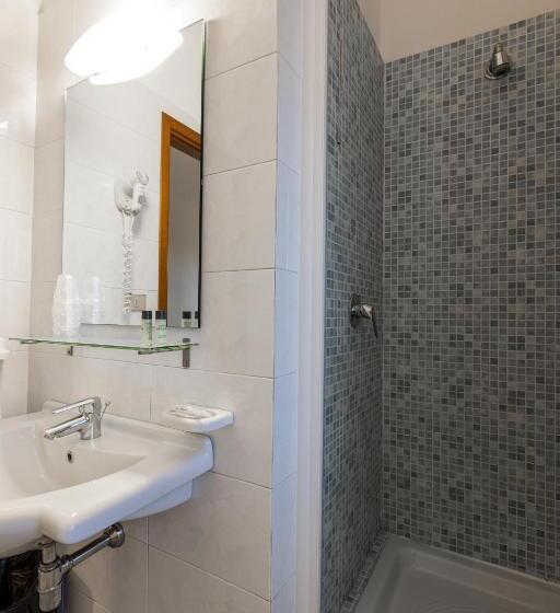 اتاق کلاسیک چهارنفره, Nuova Grosseto